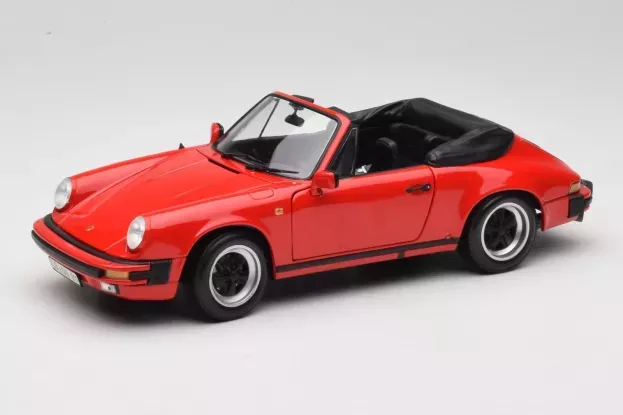 Minichamps Porsche 911 3.2 Carrera Cabriolet 1983 1:18 100063030